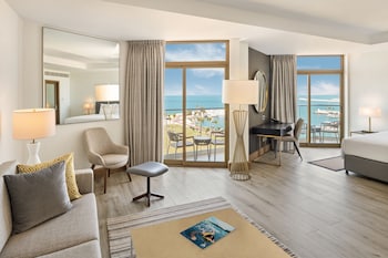 Resort View Junior Suite, Peacock Lounge, Beach, Splash Park & Mall Shuttle