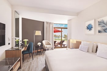 Cabana Room, Private Terrace, Direct Pool Access, Beach Access & Mall Shuttle