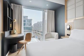 Deluxe Room (Old Town View)