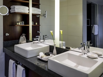 Deluxe Room, 1 King Bed (Domblick)