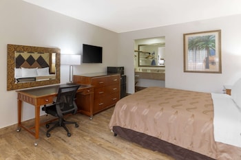 1 King Bed, Non-Smoking, Exterior Corridor, Accessible Room, Bathtub