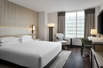 Room, 1 King Bed (Accessible Shower)
