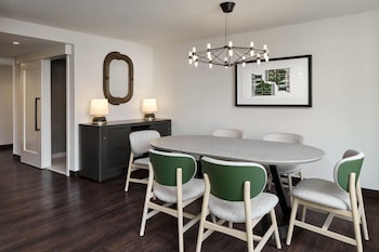 Suite (CAPITOL)