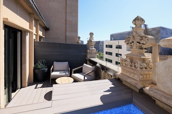 Deluxe Room (Pool)