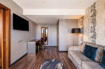 Suite, Private Pool (Single Use)