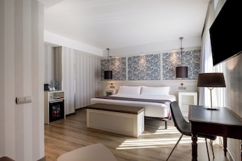 Deluxe Room (Pool)