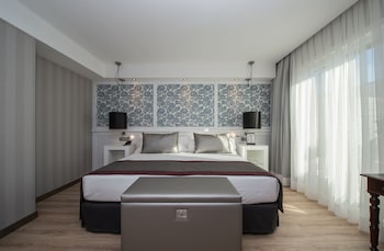 Deluxe Room (Pool)