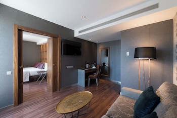 Suite, Private Pool (Single Use)