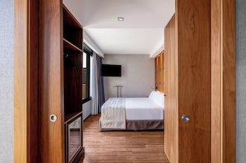 Suite, Private Pool (Single Use)