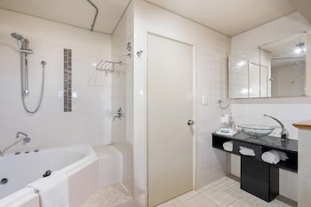 standard queen room