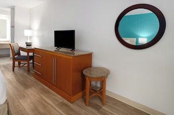 Standard Single Room, Non Smoking (Room with 2 Double Bed Disability)