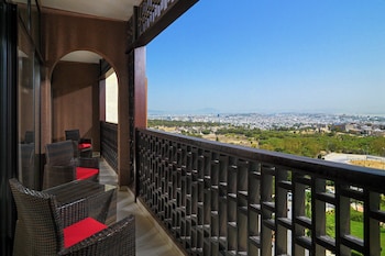 Deluxe Room, 1 King Bed, Balcony