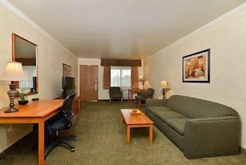 Suite, 1 King Bed, Non Smoking (with Sofabed)