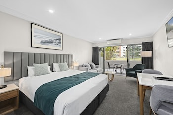 Superior Double Room, 1 King Bed, Balcony, River View