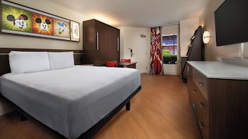 Preferred Room. Hearing accessible - visual alarms and notifications. 1 queen bed and 1 queen sleepe