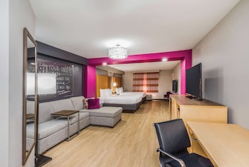 Deluxe Suite, Non Smoking (2 Queen Beds and 1 Sofa Bed)