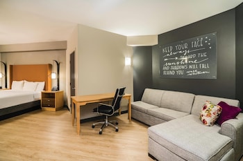 Suite, 1 King Bed with Sofa bed, Non Smoking, Jetted Tub