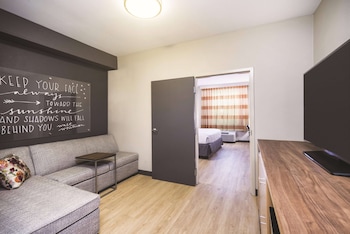 Suite, 1 Bedroom, Accessible, Non Smoking (1 King Bed, Mobility, Tub w/Grab Bars)