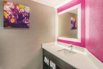 Suite, 1 King Bed with Sofa bed, Non Smoking, Jetted Tub