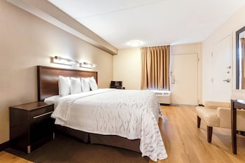 Deluxe Room, 1 King Bed, Accessible (Smoke Free)