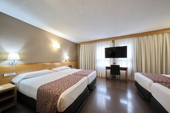 Family Room (4 adults)