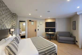 Premium Triple Room (Deluxe)