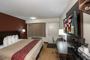 Deluxe Room, 1 King Bed, Non Smoking (First Floor)