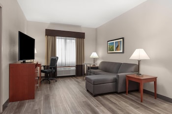 Deluxe Suite, 1 King Bed, Accessible (Mobility/Hearing Impaired Accessible)