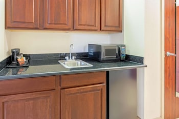 Deluxe Suite, 1 King Bed, Accessible (Mobility/Hearing Impaired Accessible)