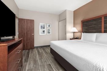 Deluxe Suite, 1 King Bed, Accessible (Mobility/Hearing Impaired Accessible)