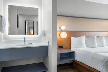 Room, 1 King Bed, Non Smoking