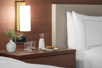 Suite, 1 King Bed, Jetted Tub (Newly Renovated)