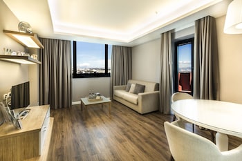 Suite, 1 Bedroom (Terrace Access)
