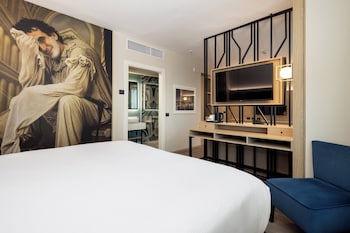 Suite, 1 King Bed with Sofa bed