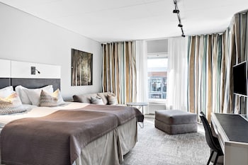 Business Room, 2 Twin Beds, Non Smoking (with Sofabed)