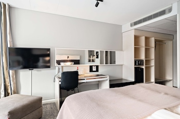 Business Room, 2 Twin Beds, Non Smoking (with Sofabed)