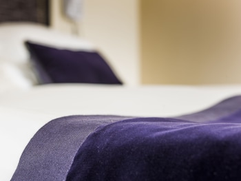 Junior Suite, 1 King Bed, Non Smoking, Lake View