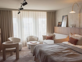 Deluxe Room, 1 King Bed, Non Smoking