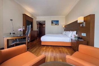 Deluxe Twin Bed