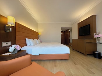 Deluxe King Bed