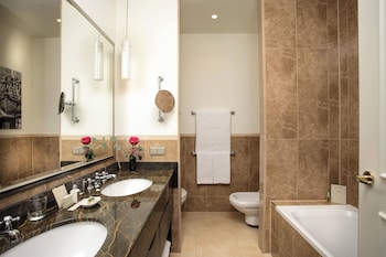 Superior Suite, 1 Bedroom, Lake View