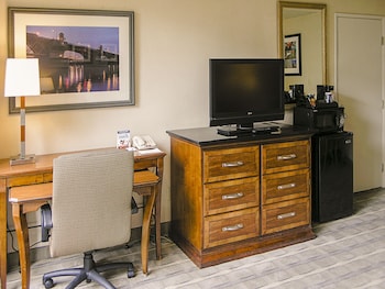 Standard Room, 1 King Bed