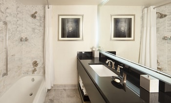 Deluxe Room, 1 King Bed, Mobility Accessible