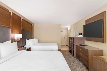 Standard Room, 2 Queen Beds, Accessible, Refrigerator