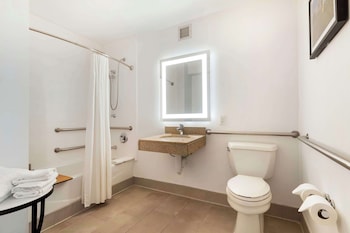 Standard Room, 1 King Bed, Accessible, Refrigerator