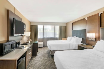 Standard Room, 2 Queen Beds, Accessible, Refrigerator