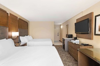 Standard Room, 2 Queen Beds, Accessible, Refrigerator