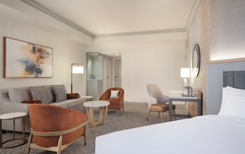Deluxe Suite, 1 King Bed, Tower