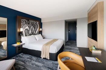 Standard Room, 1 Queen Bed, River View