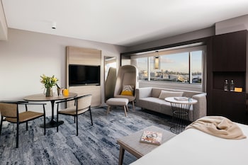 Grand Room, 1 King Bed, River View
